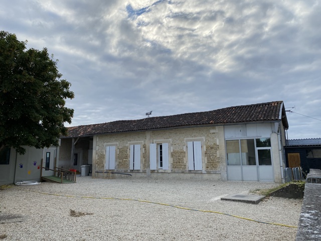 Ecole Prince de Condé, façade et cours