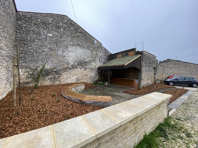 Place du lavoir à Lantin réaménagée 2022